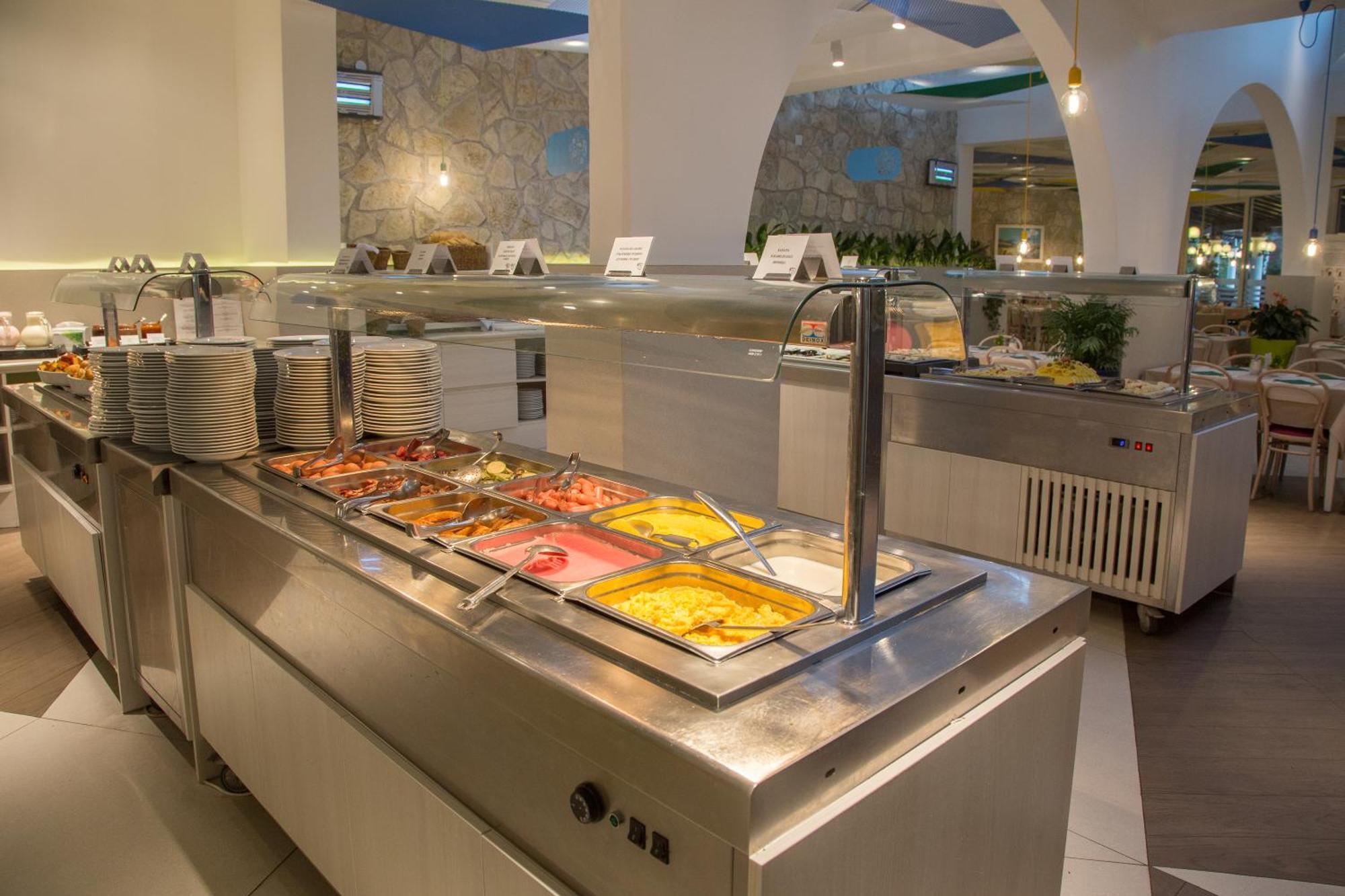 Hotel Slovenska Plaza Lux بودفا المظهر الخارجي الصورة
