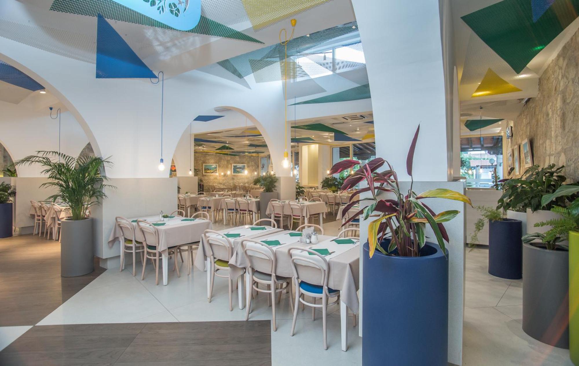Hotel Slovenska Plaza Lux بودفا المظهر الخارجي الصورة
