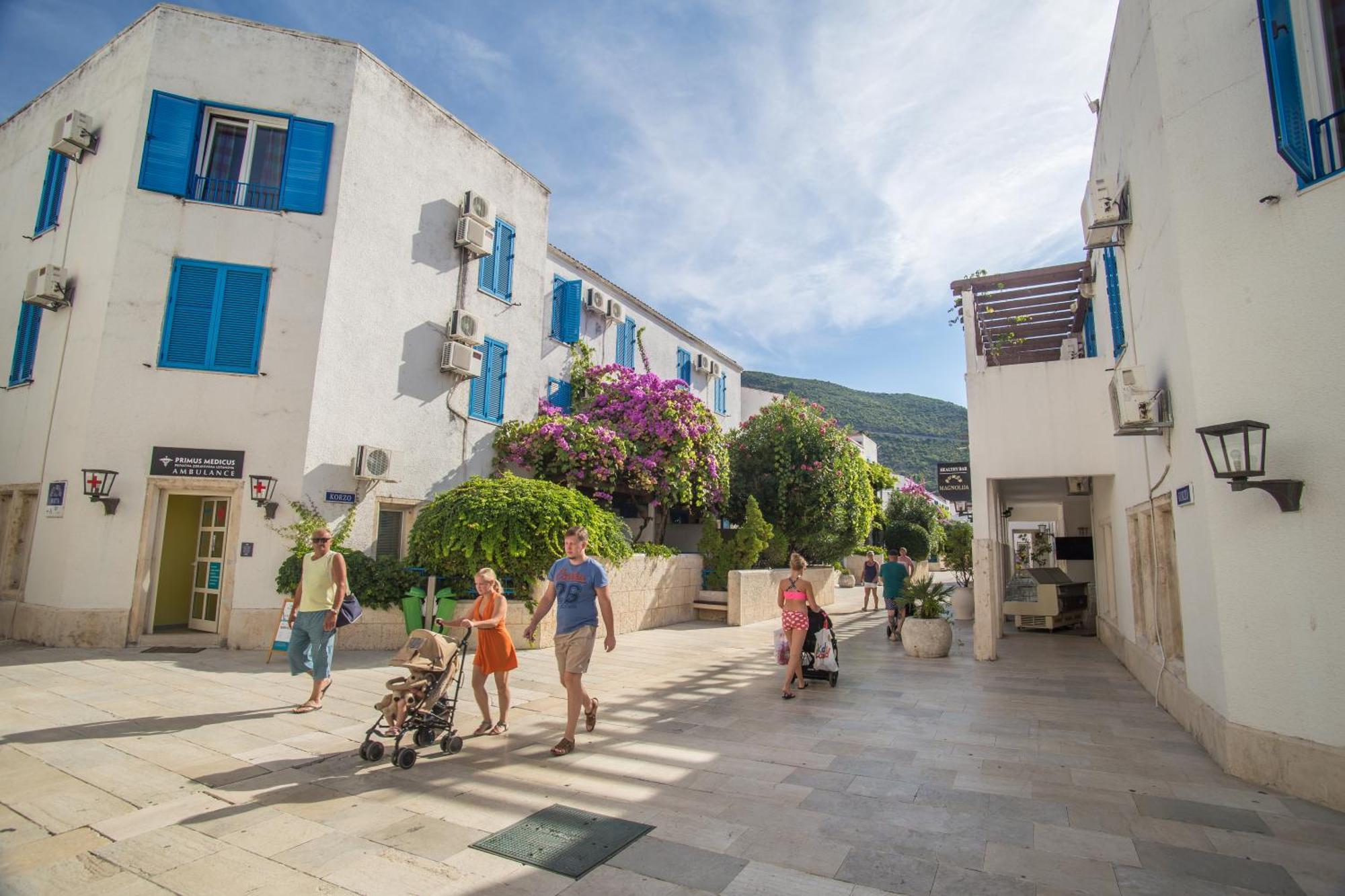 Hotel Slovenska Plaza Lux بودفا المظهر الخارجي الصورة