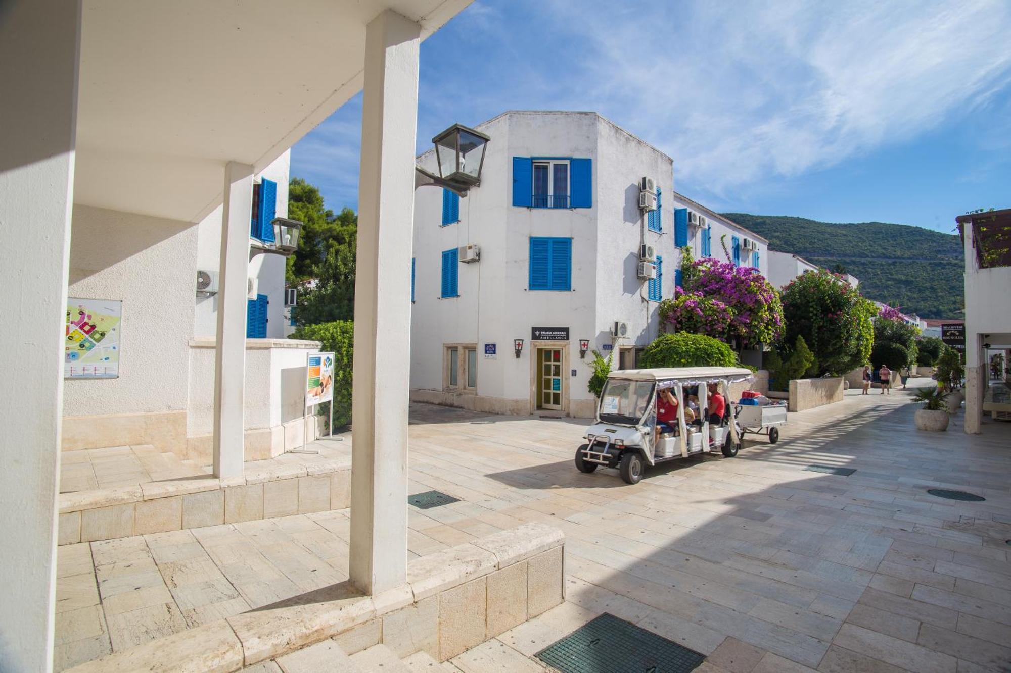 Hotel Slovenska Plaza Lux بودفا المظهر الخارجي الصورة