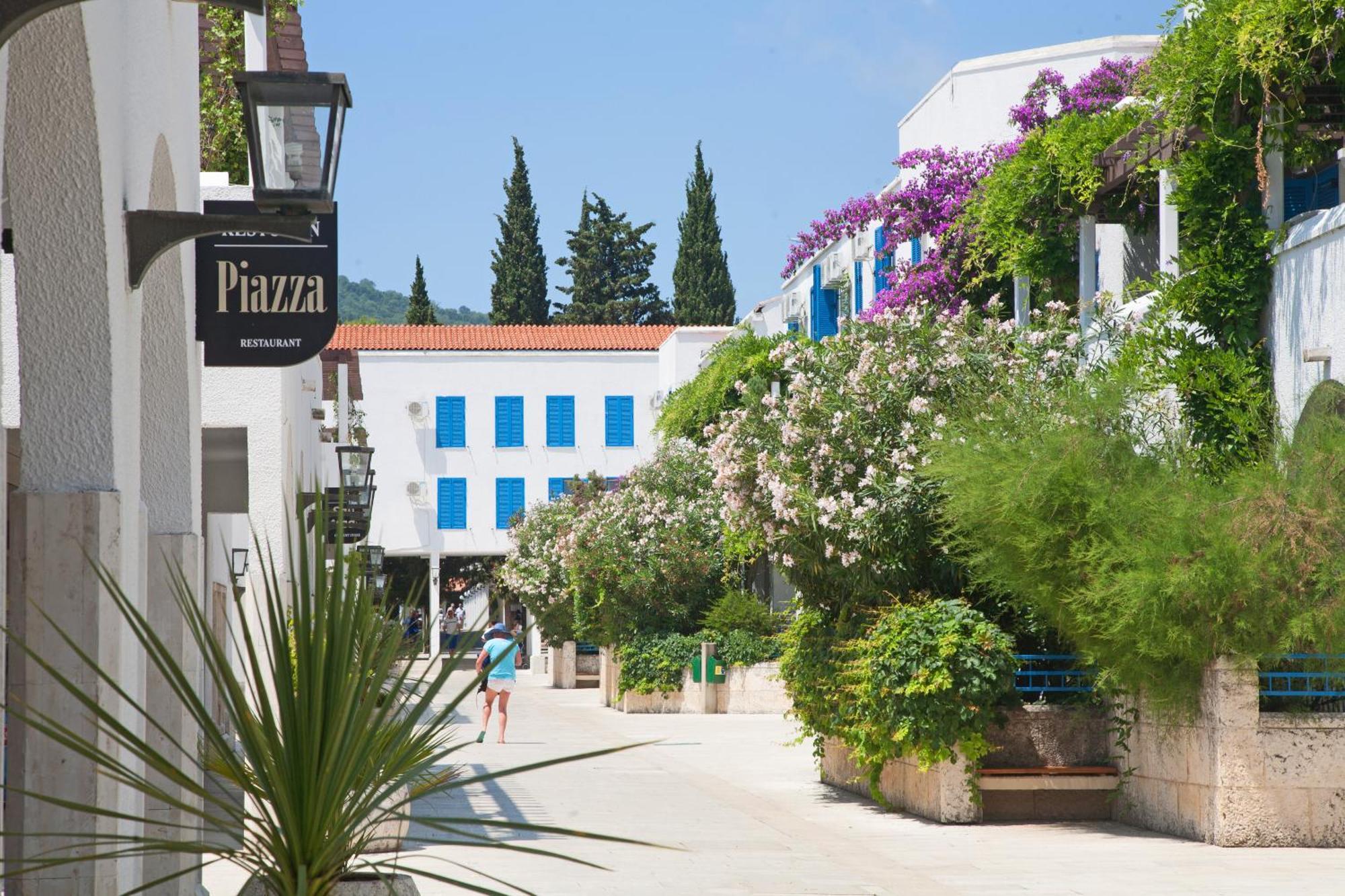 Hotel Slovenska Plaza Lux بودفا المظهر الخارجي الصورة