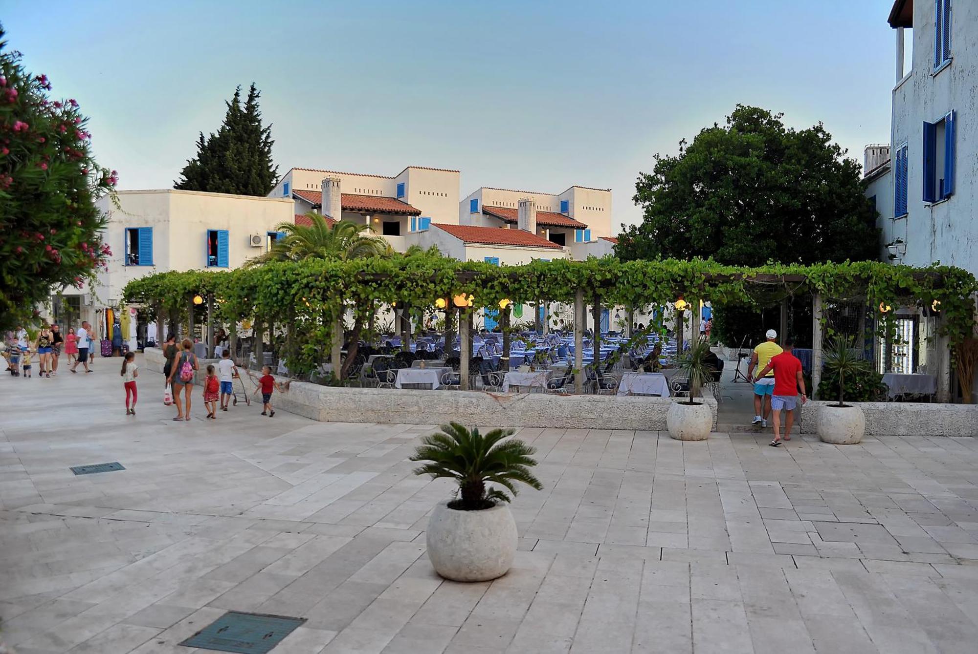 Hotel Slovenska Plaza Lux بودفا المظهر الخارجي الصورة