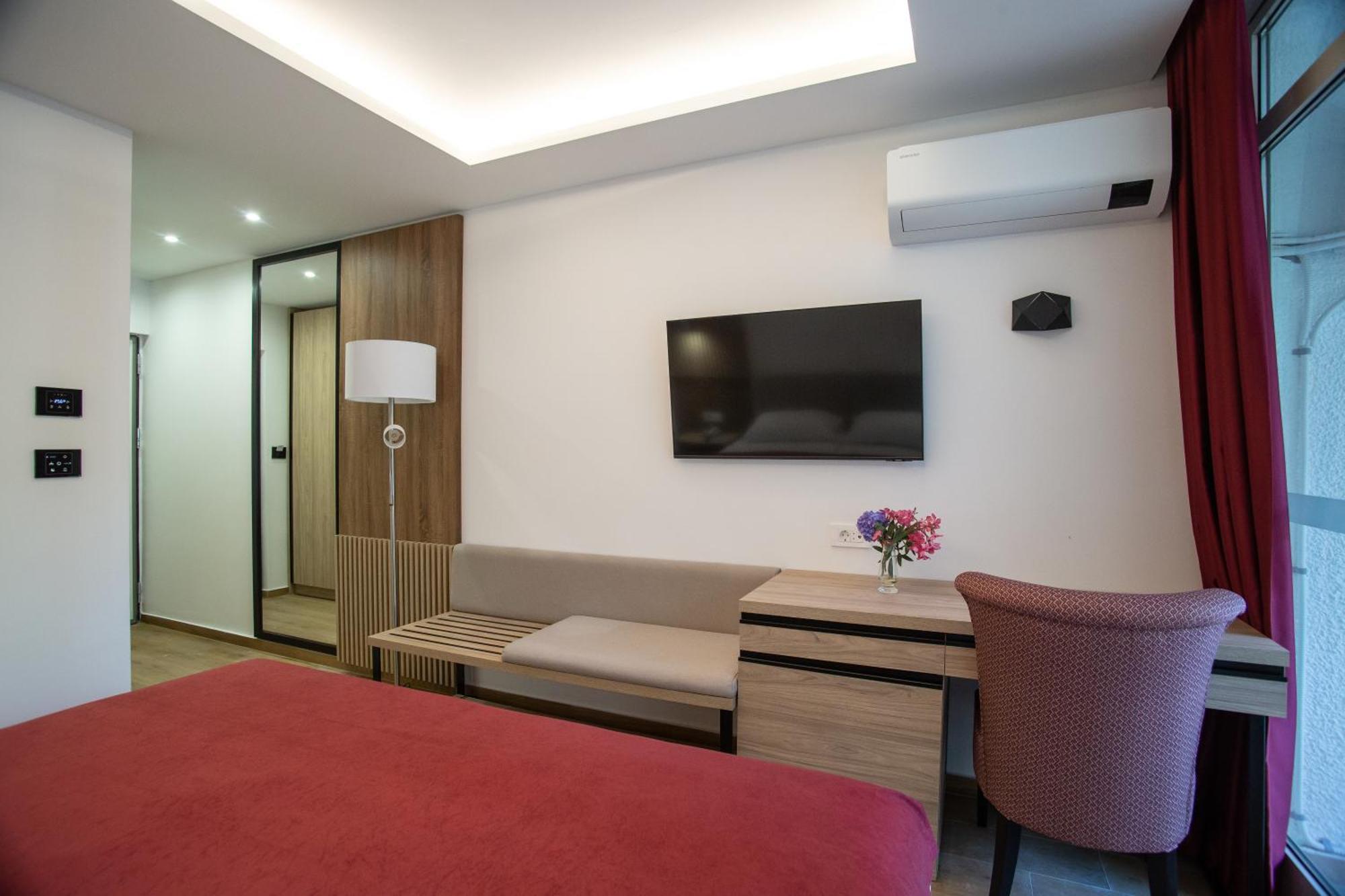 Hotel Slovenska Plaza Lux بودفا المظهر الخارجي الصورة