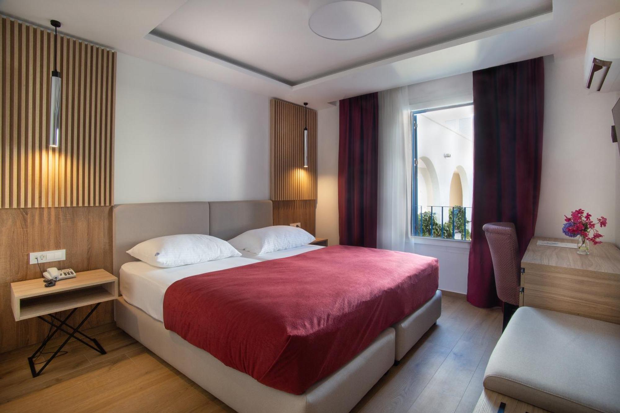 Hotel Slovenska Plaza Lux بودفا المظهر الخارجي الصورة