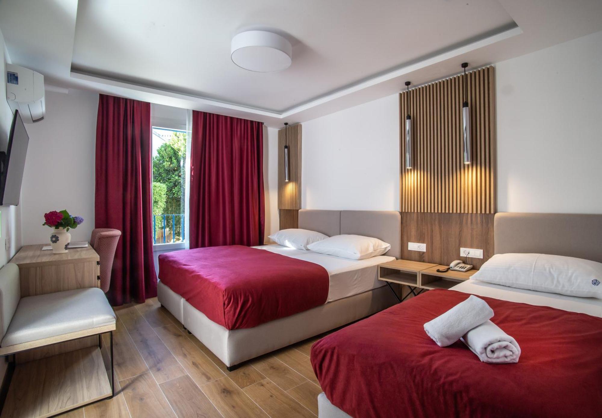Hotel Slovenska Plaza Lux بودفا المظهر الخارجي الصورة