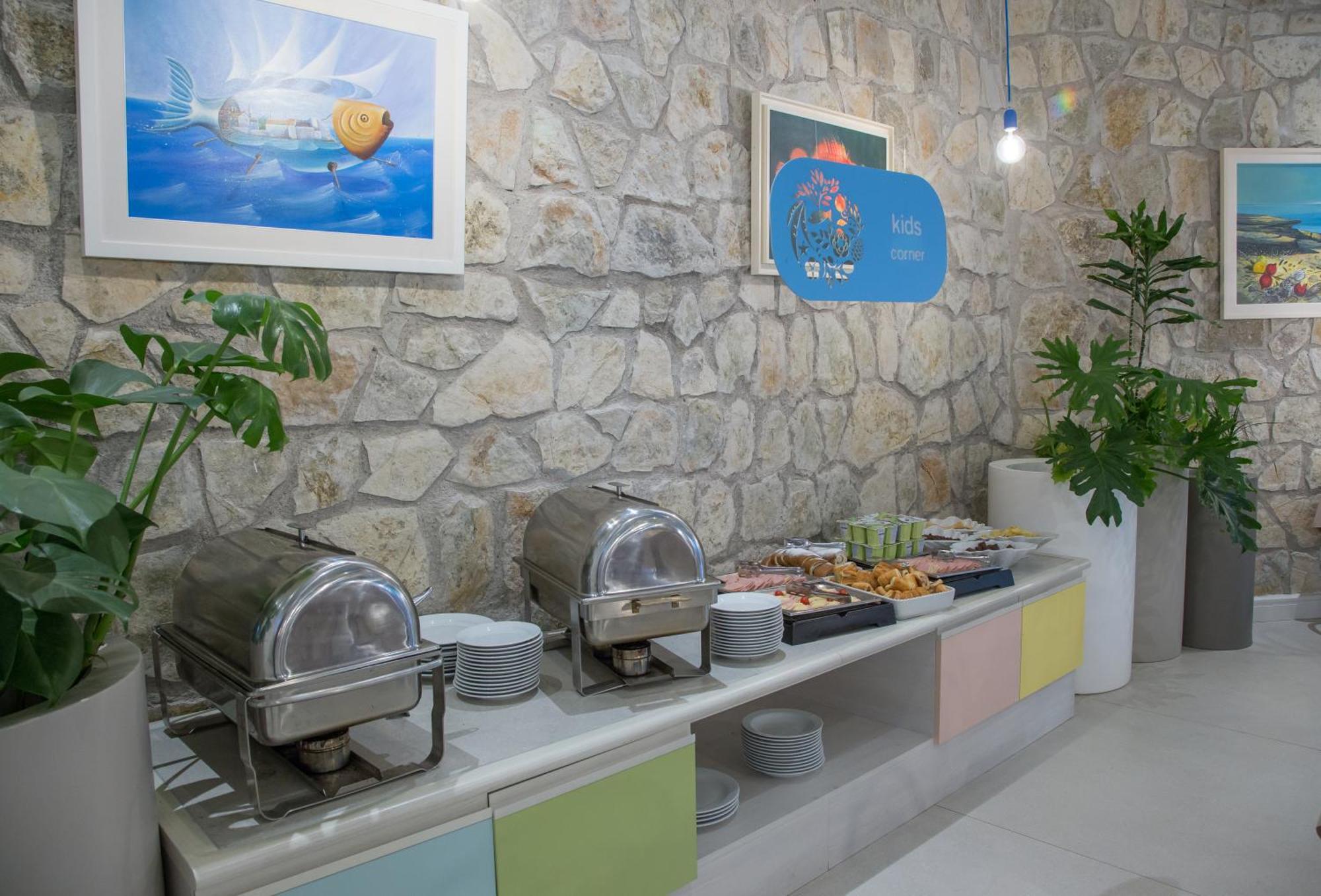 Hotel Slovenska Plaza Lux بودفا المظهر الخارجي الصورة