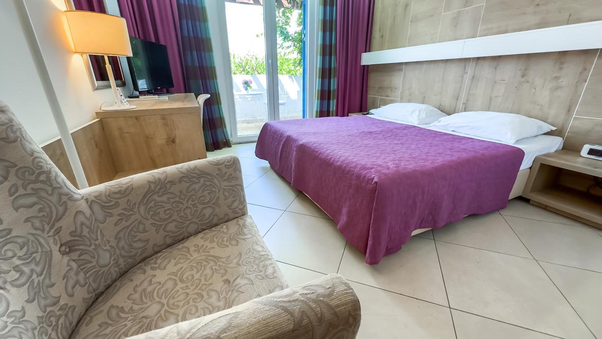Hotel Slovenska Plaza Lux بودفا المظهر الخارجي الصورة