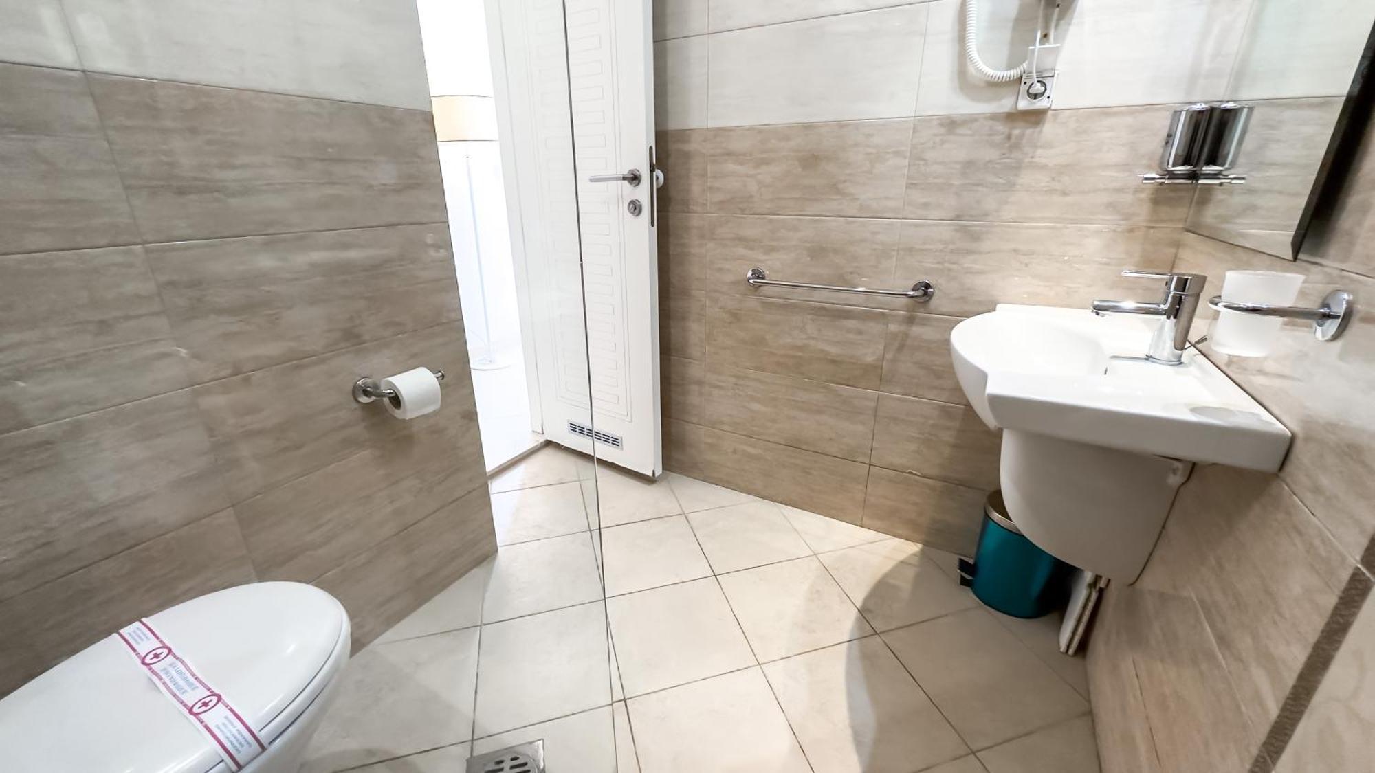 Hotel Slovenska Plaza Lux بودفا المظهر الخارجي الصورة