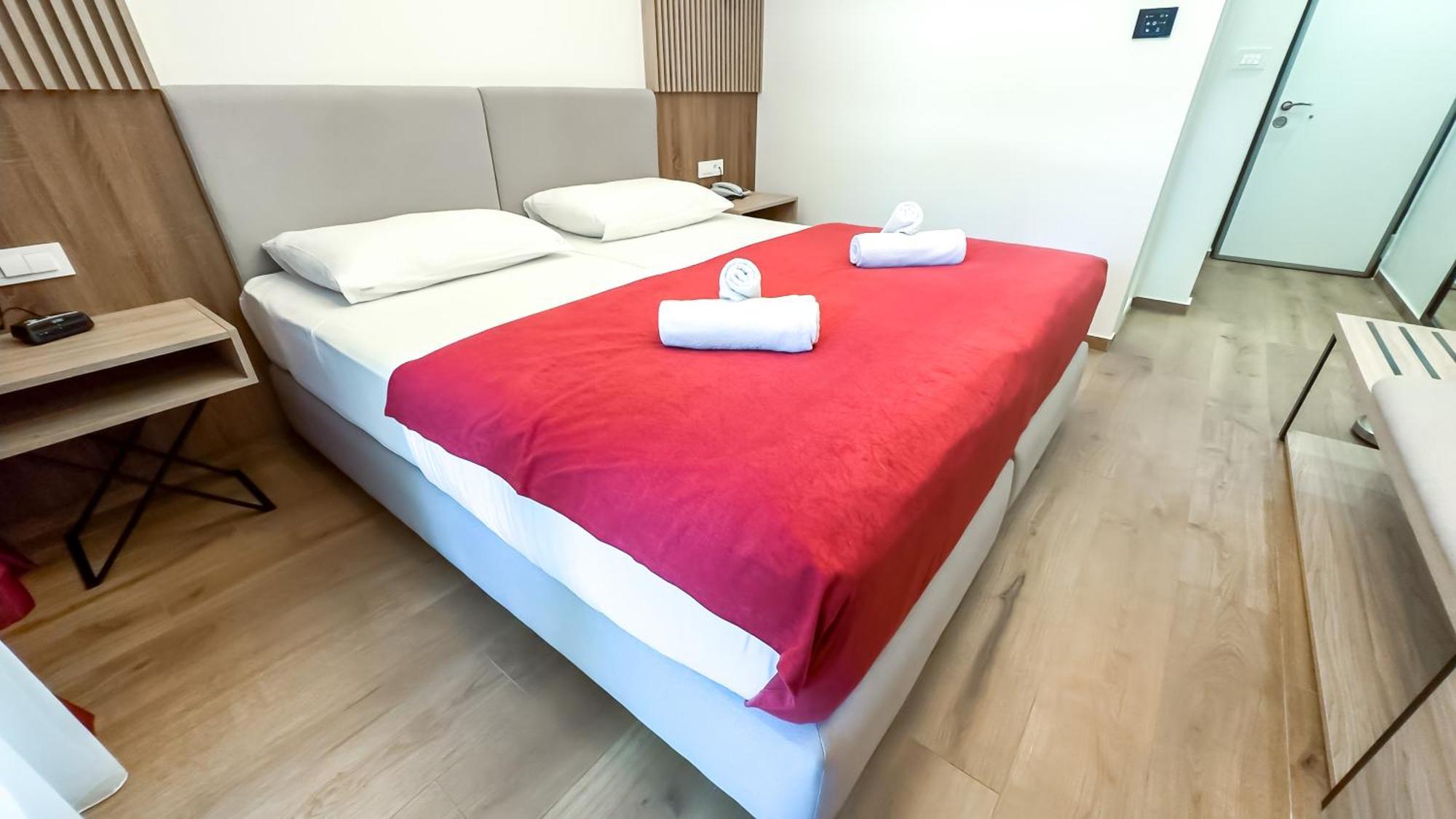 Hotel Slovenska Plaza Lux بودفا المظهر الخارجي الصورة