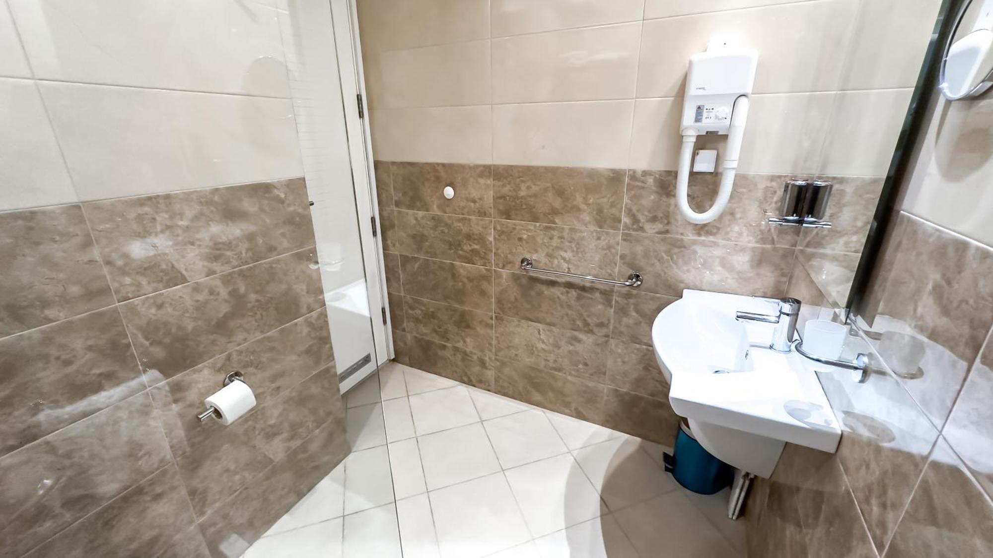 Hotel Slovenska Plaza Lux بودفا المظهر الخارجي الصورة
