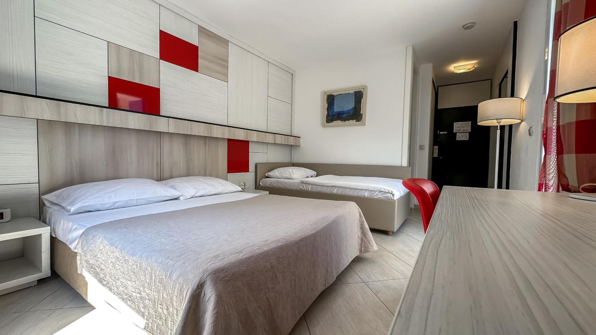 Hotel Slovenska Plaza Lux بودفا المظهر الخارجي الصورة