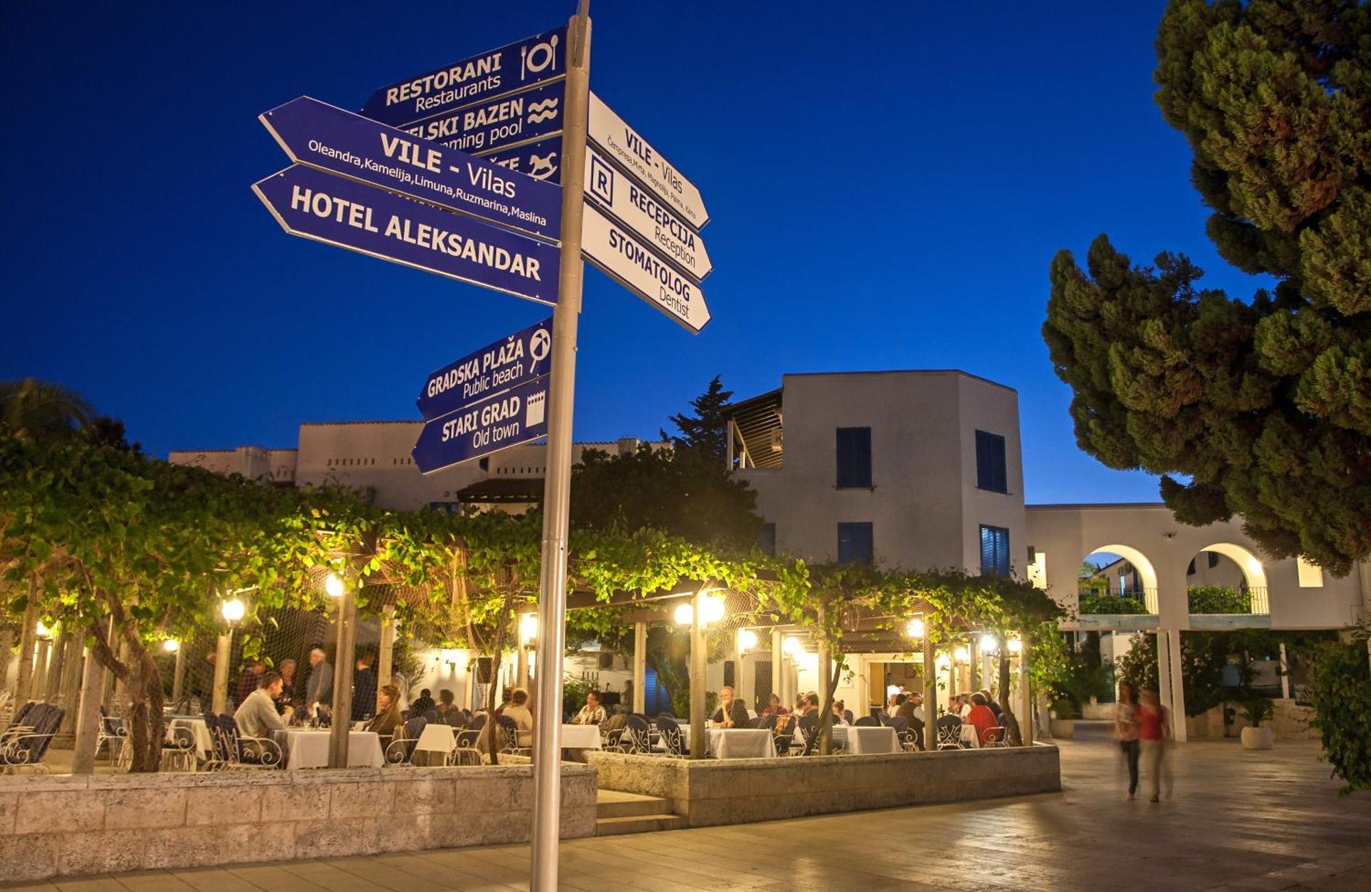 Hotel Slovenska Plaza Lux بودفا المظهر الخارجي الصورة