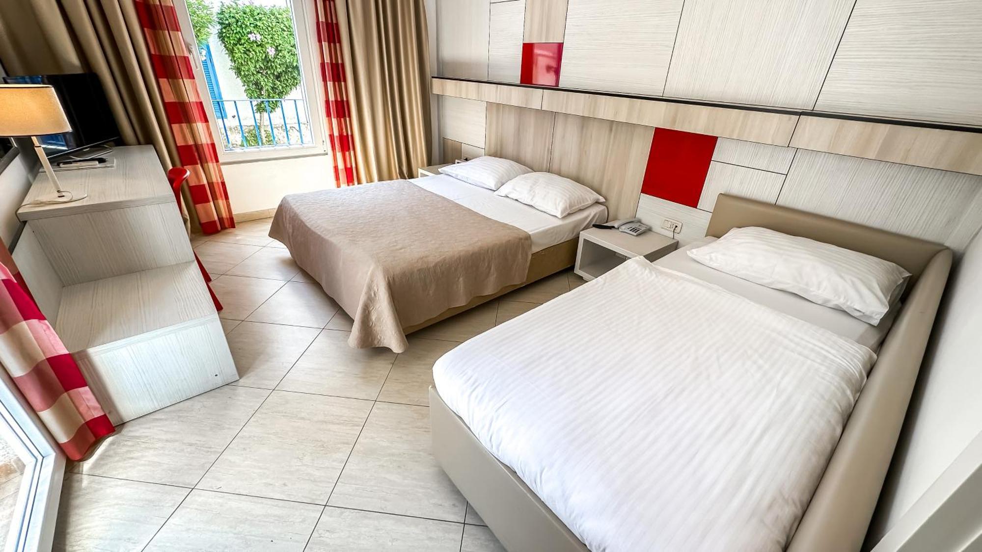 Hotel Slovenska Plaza Lux بودفا المظهر الخارجي الصورة